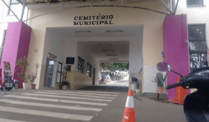 Coroa de Flores Cemitério Municipal Alvaro Quintero Vieira - Barueri - São Paulo