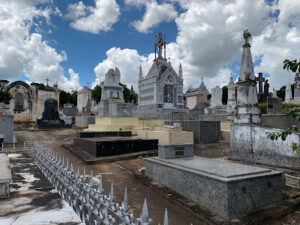Coroa de Flores Cemitério Municipal de Espírito Santo do Pinhal – Espírito Santo do Pinhal
