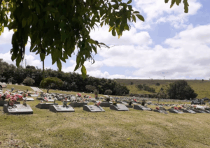 Coroa de Flores Cemitério Parque das Hortências – Caçapava